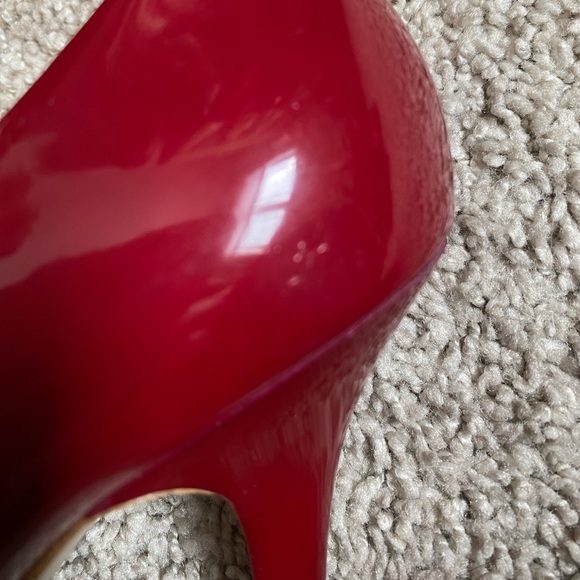 Size 8.5 Guess Heels in Cherry Red 👠 - Picture 6 of 6